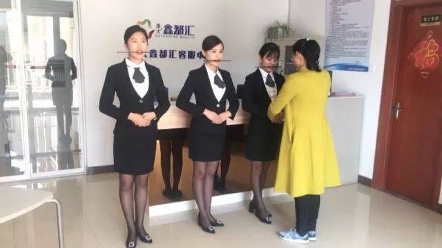 物業(yè)鑫都匯項(xiàng)目隆重舉行服務(wù)禮儀提升月活動，專業(yè)攝影攝像助力服務(wù)形象升級